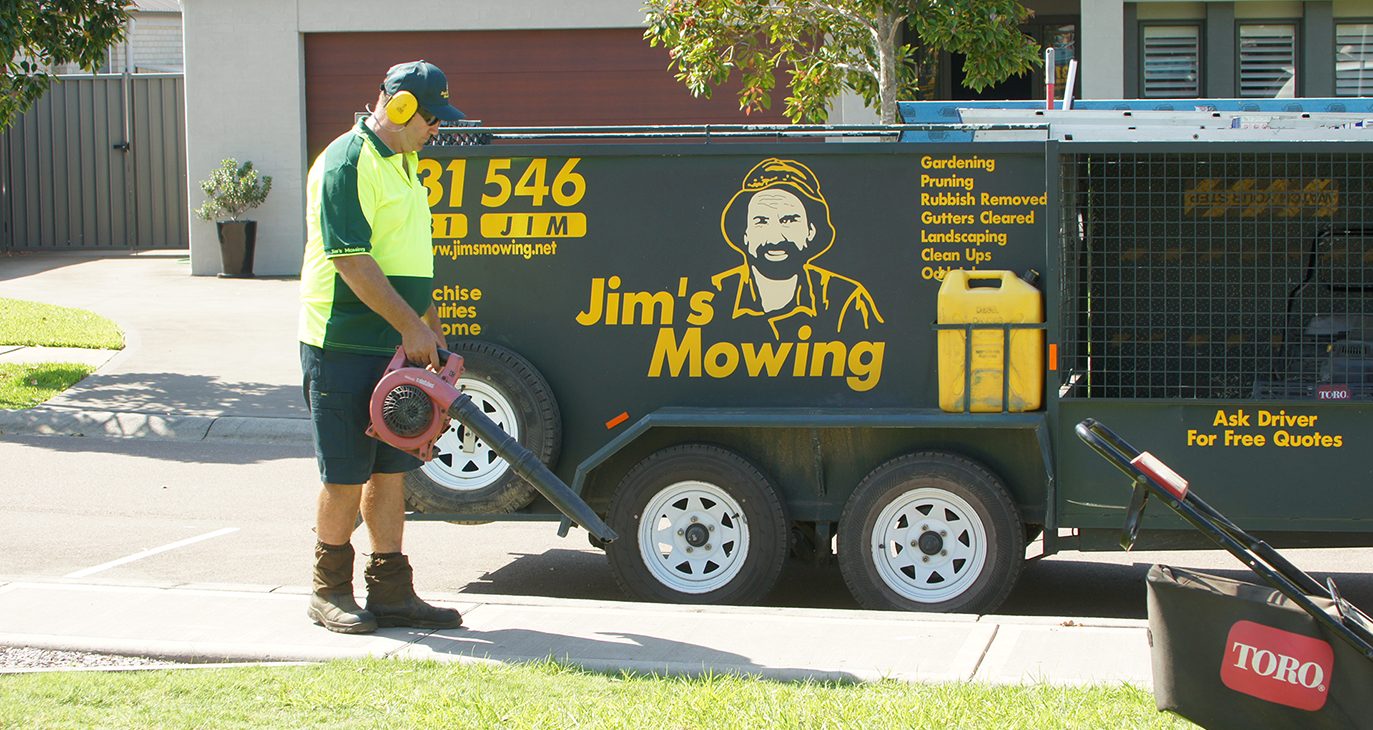 Get Best Lawn Mowing in Coburg